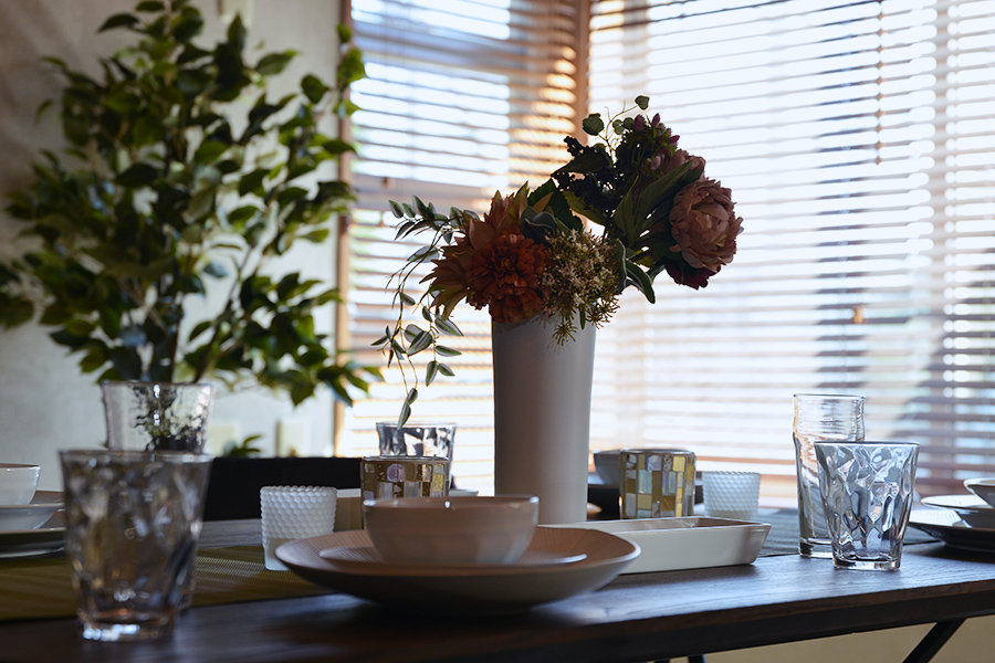 写真-2階-テーブル装花